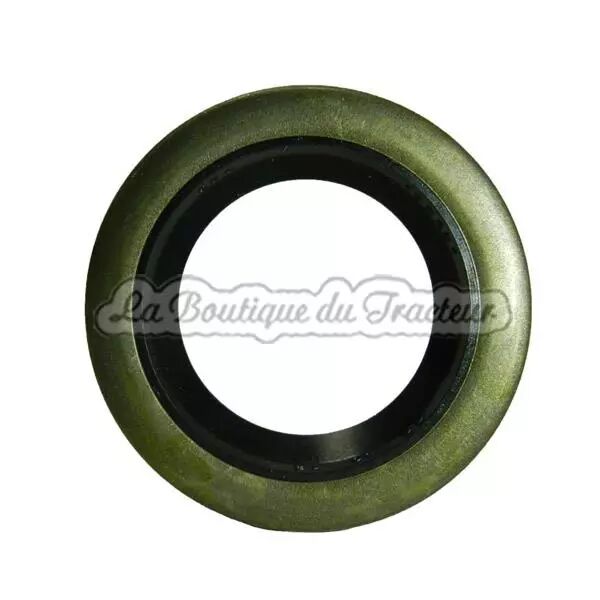 Axle housing oil seal bridge side Massey Ferguson 825 (OEM: 831689M1)