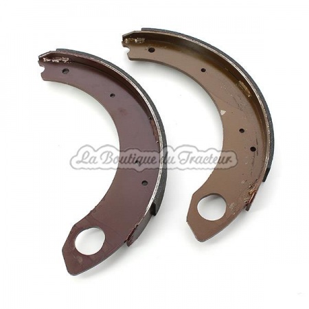 Mâchoires de freins Ford 2000, 3000 - la paire (OEM : 81815611)